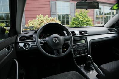 2015 Volkswagen Passat 1.8T S 5-Speed Manual   - Photo 12 - Strasburg, PA 17579