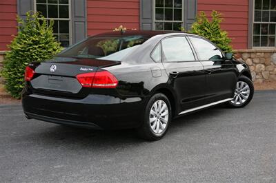 2015 Volkswagen Passat 1.8T S 5-Speed Manual   - Photo 5 - Strasburg, PA 17579