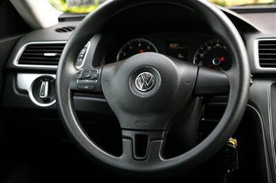 2015 Volkswagen Passat 1.8T S 5-Speed Manual   - Photo 18 - Strasburg, PA 17579