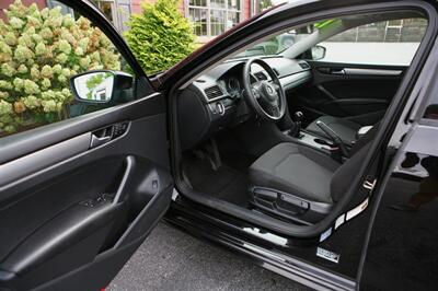 2015 Volkswagen Passat 1.8T S 5-Speed Manual   - Photo 8 - Strasburg, PA 17579