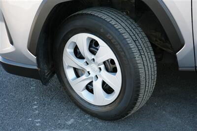 2020 Toyota RAV4 LE - Photo 3 - Strasburg, PA 17579