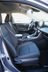 2020 Toyota RAV4 LE - Photo 15 - Strasburg, PA 17579