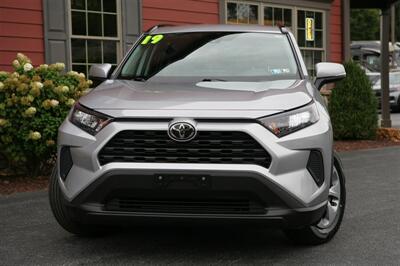 2019 Toyota RAV4 LE AWD   - Photo 2 - Strasburg, PA 17579