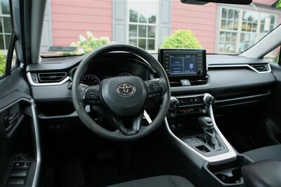 2019 Toyota RAV4 LE AWD   - Photo 10 - Strasburg, PA 17579