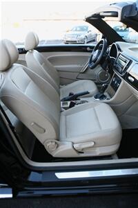 2013 Volkswagen Beetle 2.5L   - Photo 17 - Strasburg, PA 17579