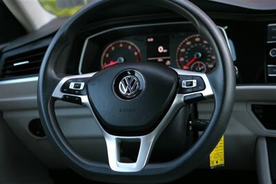 2019 Volkswagen Jetta S 6-Speed Manual - Photo 17 - Strasburg, PA 17579
