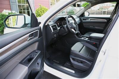 2023 Volkswagen Atlas V6 SEL 4Motion - Photo 8 - Strasburg, PA 17579