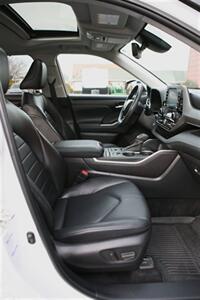 2022 Toyota Highlander XLE - Photo 18 - Strasburg, PA 17579