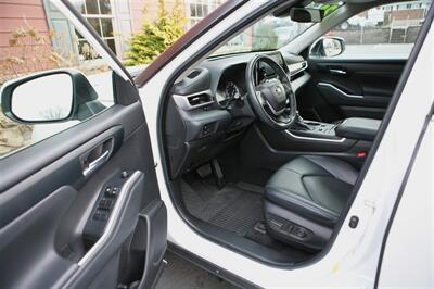 2022 Toyota Highlander XLE - Photo 8 - Strasburg, PA 17579