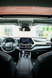 2022 Toyota Highlander XLE - Photo 20 - Strasburg, PA 17579
