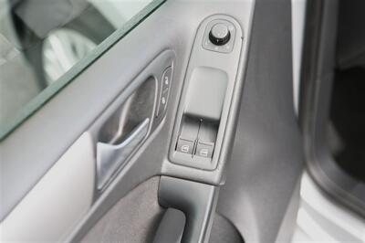 2012 Volkswagen Golf 2.5L PZEV 5-Speed Manual   - Photo 9 - Strasburg, PA 17579