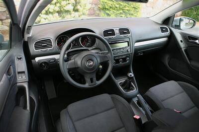 2012 Volkswagen Golf 2.5L PZEV 5-Speed Manual   - Photo 10 - Strasburg, PA 17579