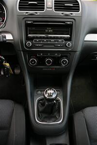2012 Volkswagen Golf 2.5L PZEV 5-Speed Manual   - Photo 17 - Strasburg, PA 17579