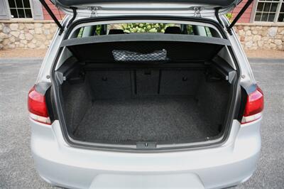 2012 Volkswagen Golf 2.5L PZEV 5-Speed Manual   - Photo 12 - Strasburg, PA 17579