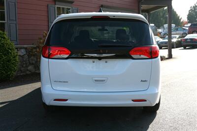 2022 Chrysler Voyager LX   - Photo 6 - Strasburg, PA 17579