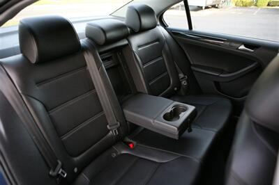 2017 Volkswagen Jetta 1.8T SEL   - Photo 16 - Strasburg, PA 17579