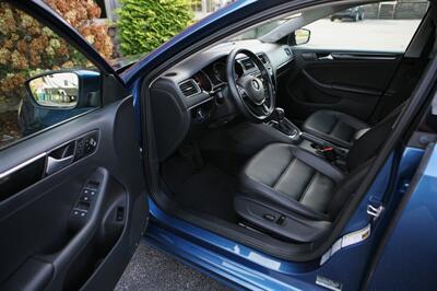 2017 Volkswagen Jetta 1.8T SEL   - Photo 8 - Strasburg, PA 17579