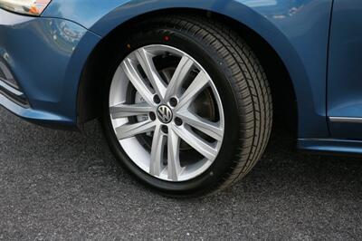 2017 Volkswagen Jetta 1.8T SEL   - Photo 3 - Strasburg, PA 17579