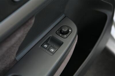 2009 Volkswagen Rabbit S   - Photo 9 - Strasburg, PA 17579