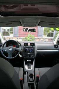 2009 Volkswagen Rabbit S   - Photo 17 - Strasburg, PA 17579