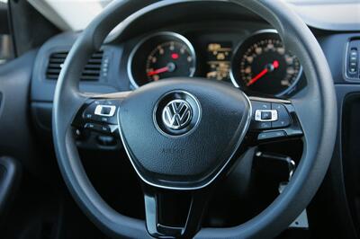 2016 Volkswagen Jetta 1.4T S w/Technology - Photo 17 - Strasburg, PA 17579