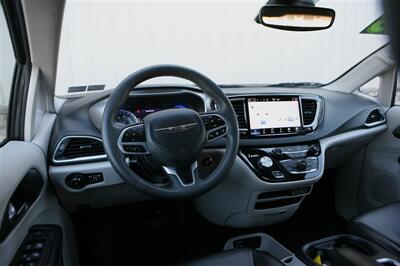 2023 Chrysler Pacifica Touring L   - Photo 13 - Strasburg, PA 17579