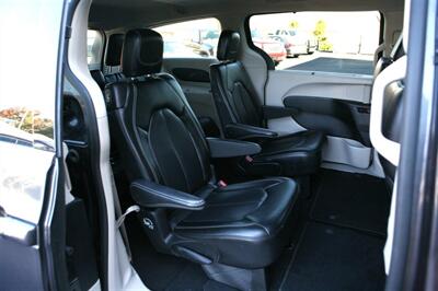 2023 Chrysler Pacifica Touring L   - Photo 20 - Strasburg, PA 17579
