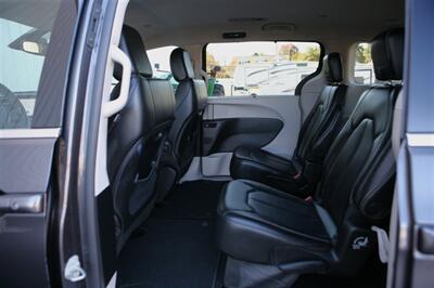2023 Chrysler Pacifica Touring L   - Photo 14 - Strasburg, PA 17579