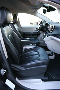 2023 Chrysler Pacifica Touring L   - Photo 21 - Strasburg, PA 17579