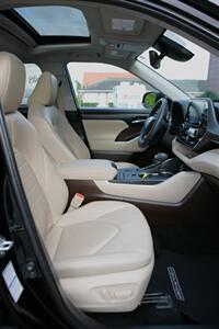 2022 Toyota Highlander Hybrid XLE   - Photo 19 - Strasburg, PA 17579
