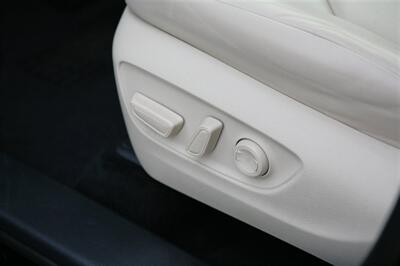2022 Toyota Highlander Hybrid XLE   - Photo 10 - Strasburg, PA 17579