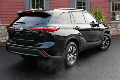 2022 Toyota Highlander Hybrid XLE   - Photo 5 - Strasburg, PA 17579