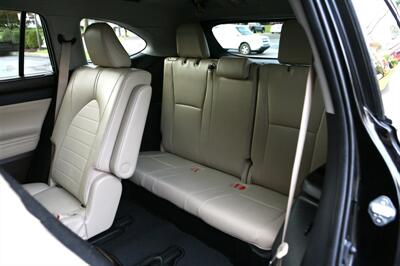 2022 Toyota Highlander Hybrid XLE   - Photo 14 - Strasburg, PA 17579