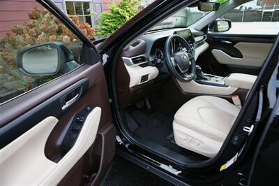 2022 Toyota Highlander Hybrid XLE   - Photo 8 - Strasburg, PA 17579
