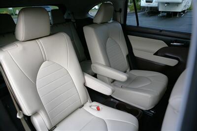 2022 Toyota Highlander Hybrid XLE   - Photo 18 - Strasburg, PA 17579