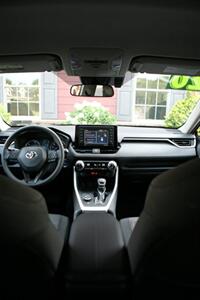 2020 Toyota RAV4 Hybrid XLE AWD - Photo 18 - Strasburg, PA 17579