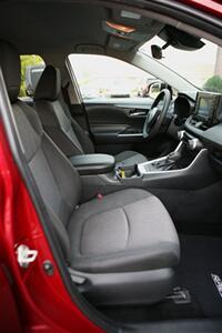 2020 Toyota RAV4 Hybrid XLE AWD - Photo 17 - Strasburg, PA 17579