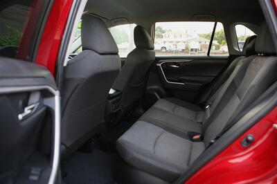 2020 Toyota RAV4 Hybrid XLE AWD - Photo 13 - Strasburg, PA 17579