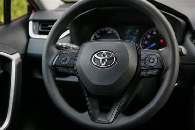 2020 Toyota RAV4 Hybrid XLE AWD - Photo 19 - Strasburg, PA 17579