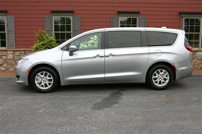 2020 Chrysler Pacifica Touring   - Photo 4 - Strasburg, PA 17579