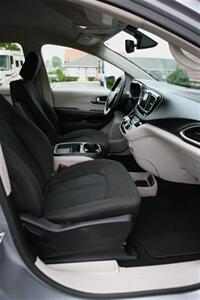 2020 Chrysler Pacifica Touring   - Photo 20 - Strasburg, PA 17579