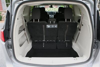 2020 Chrysler Pacifica Touring   - Photo 15 - Strasburg, PA 17579