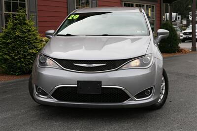 2020 Chrysler Pacifica Touring   - Photo 2 - Strasburg, PA 17579