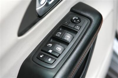 2020 Chrysler Pacifica Touring   - Photo 9 - Strasburg, PA 17579