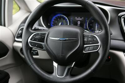 2020 Chrysler Pacifica Touring   - Photo 22 - Strasburg, PA 17579