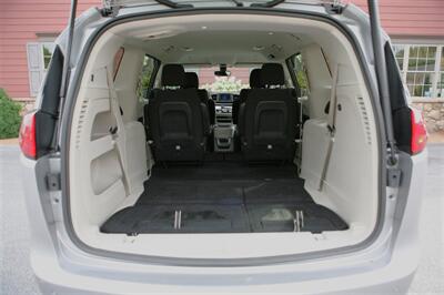 2020 Chrysler Pacifica Touring   - Photo 16 - Strasburg, PA 17579