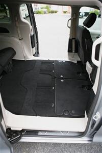 2020 Chrysler Pacifica Touring   - Photo 18 - Strasburg, PA 17579