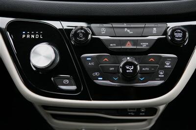 2020 Chrysler Pacifica Touring   - Photo 25 - Strasburg, PA 17579