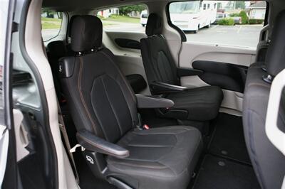 2020 Chrysler Pacifica Touring   - Photo 19 - Strasburg, PA 17579