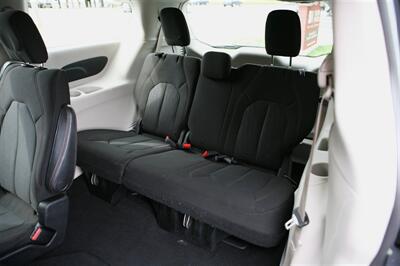 2020 Chrysler Pacifica Touring   - Photo 14 - Strasburg, PA 17579